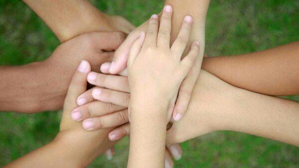 Hand in Hand - in der Grundschule Gemeinschaft gestalten!